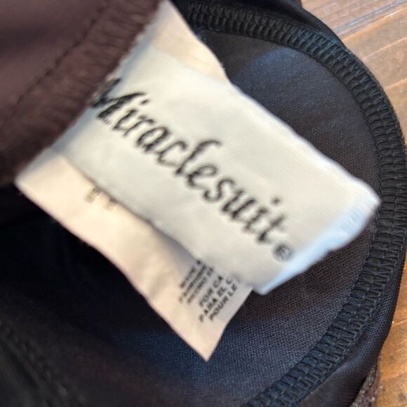 MIRACLESUIT SIZE 10 ISABELLA RUFFLE HALTER ONE PIECE SWIMSUIT BROWN - Picture 9 of 11